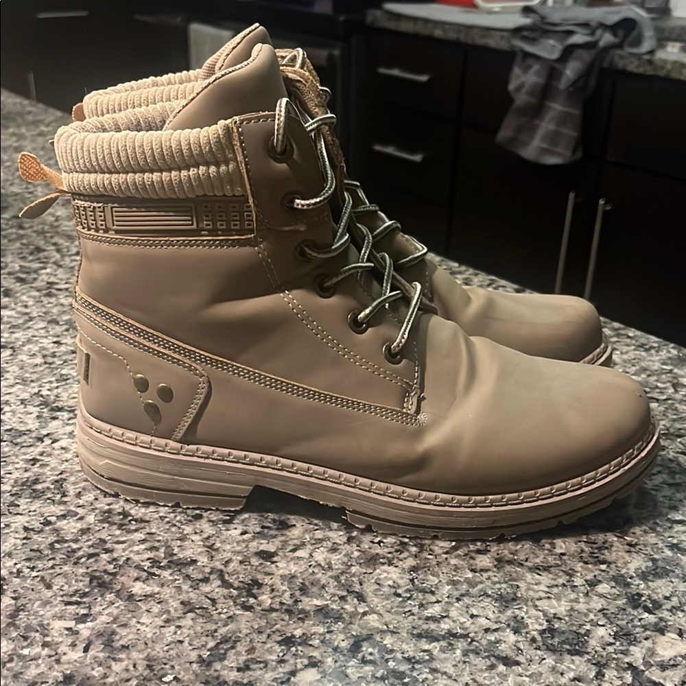 Women’s Hiking Boots